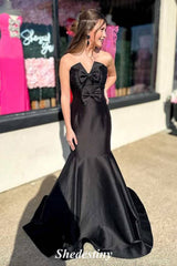 Black Strapless Trumpet Prom Dress with Pleated Bowknots V-Neck