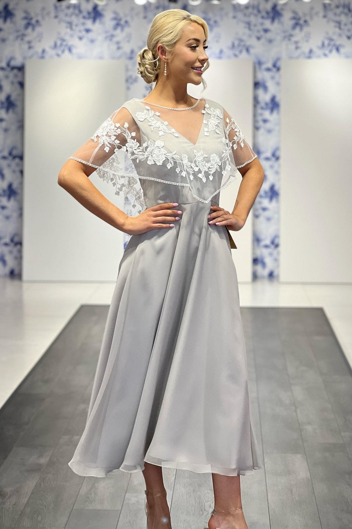 Gray Chiffon V-Neck A-Line Mother of the Bride Dress with Cape