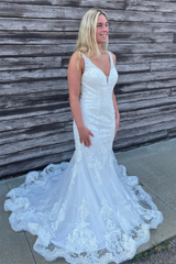 White Trumpet V Neck Appliques Lace-Up Tulle Long Wedding Dress