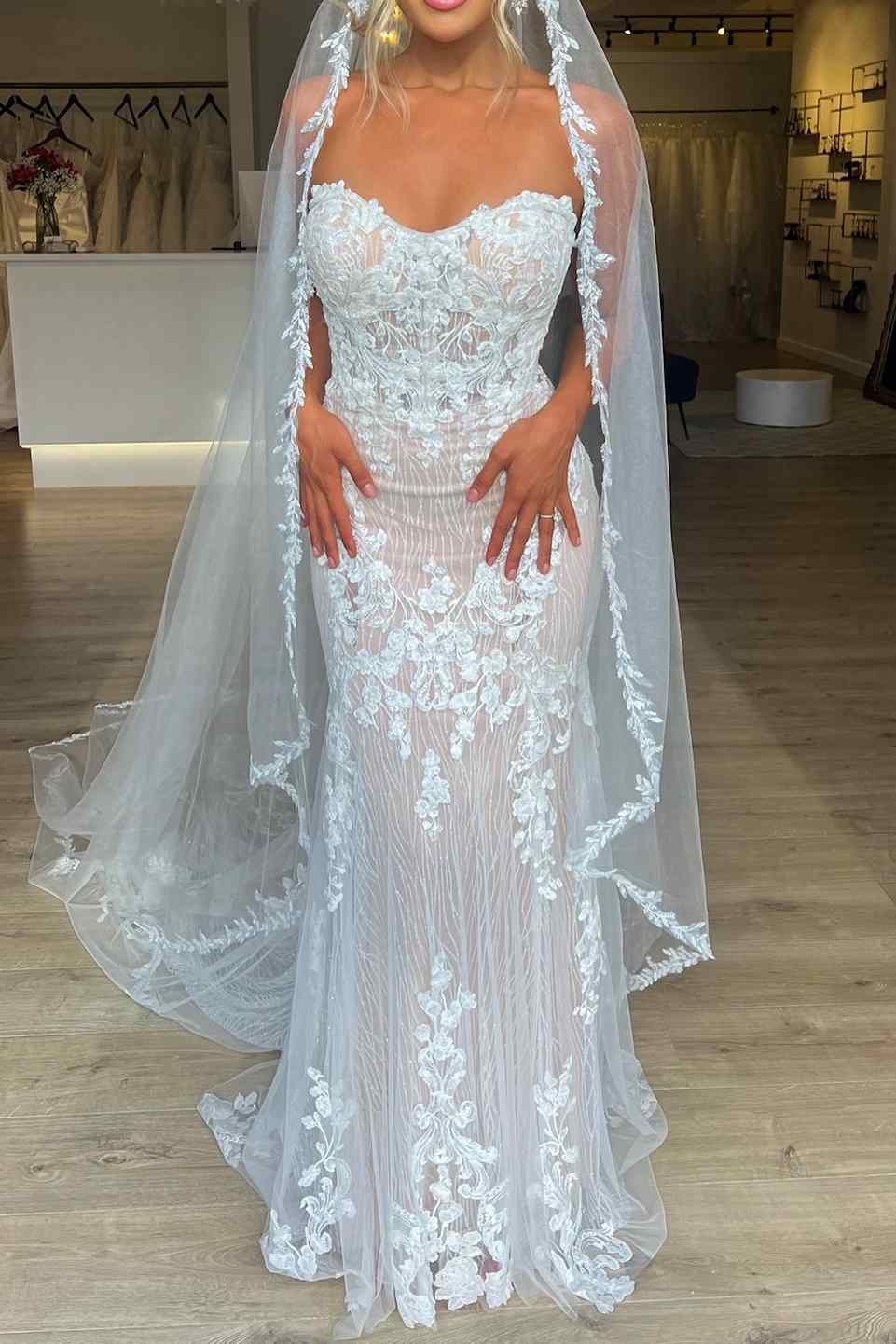 Ivory Sweetheart Lace Applique Mermaid Wedding Dress