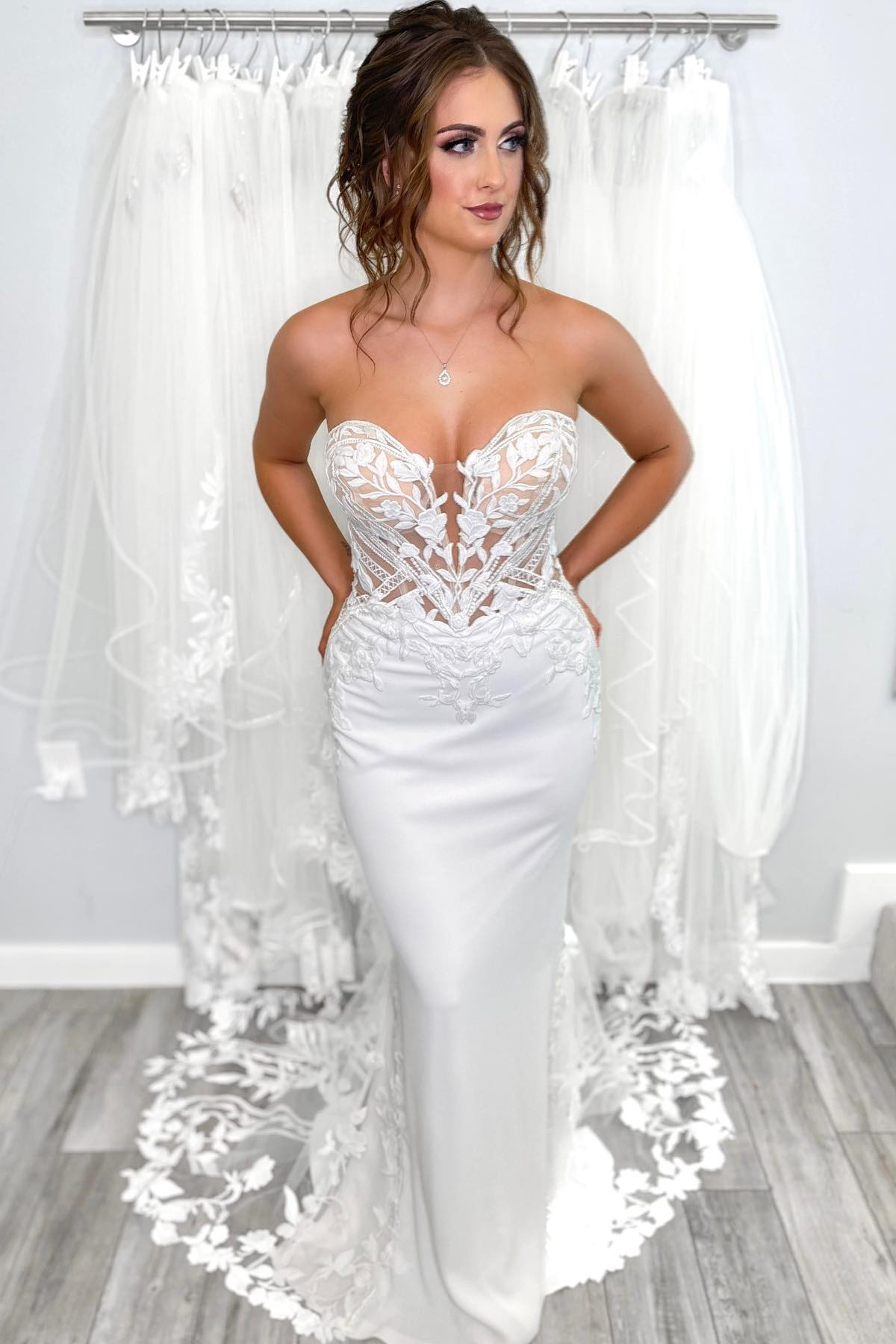 White Strapless Sweetheart Appliques Mermaid Long Wedding Dress