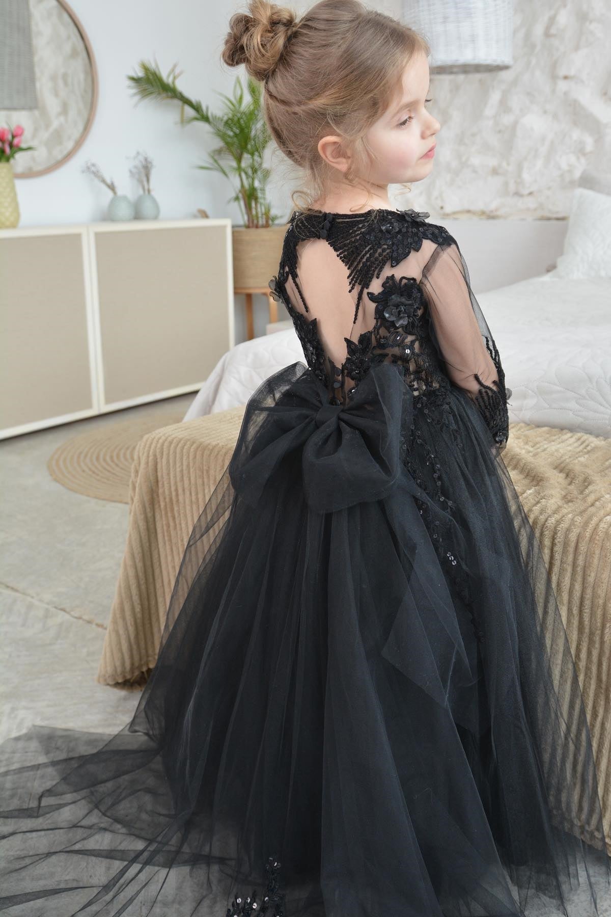 Black Tulle Sequin-Embroidery Backless A-Line Flower Girl Dress with Bow