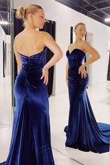 Royal Blue Velvet Sweetheart Mermaid Long Formal Dress with Slit