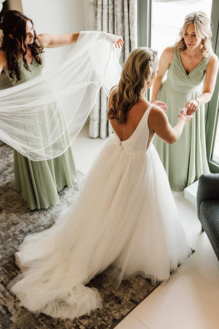 Langes Brautjungfernkleid in Lila mit Chorhemd und A-Linie aus Chiffon