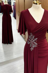 Short Sleeves Burgundy Rhinestone Applique V-Neck Mother's Gown