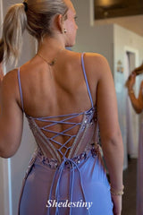 Luxuriöses langes Ballkleid mit Perlenapplikationen und Herzausschnitt 