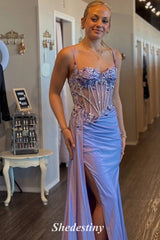 Luxuriöses langes Ballkleid mit Perlenapplikationen und Herzausschnitt 