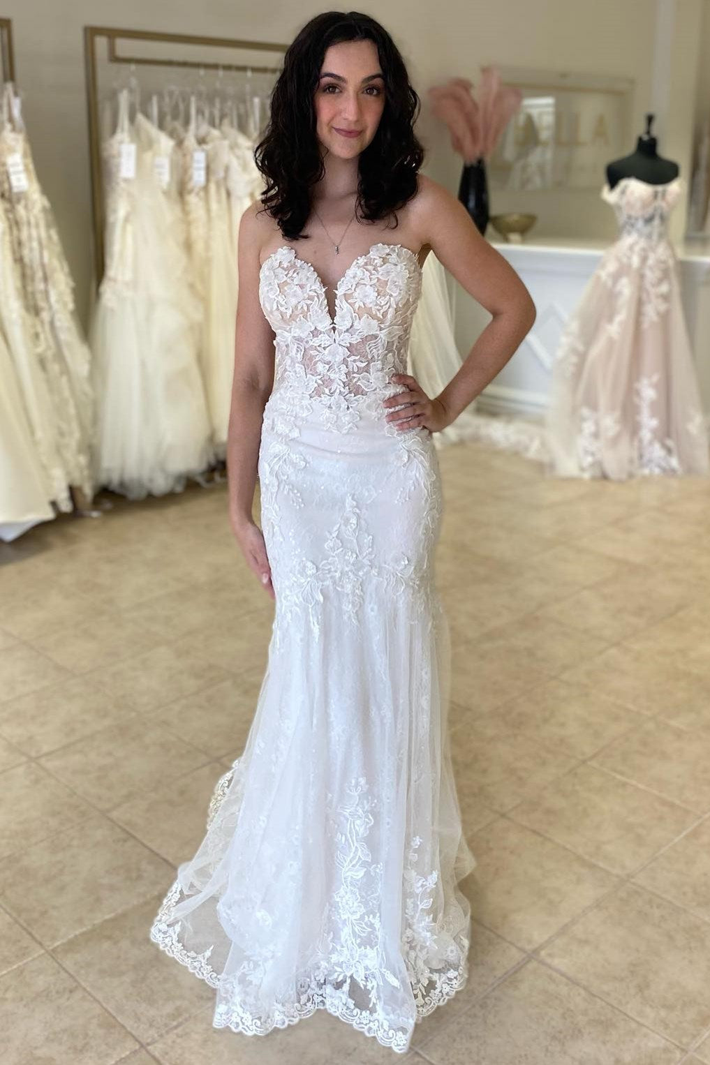 White Lace Sweetheart Trumpet Long Bridal Gown