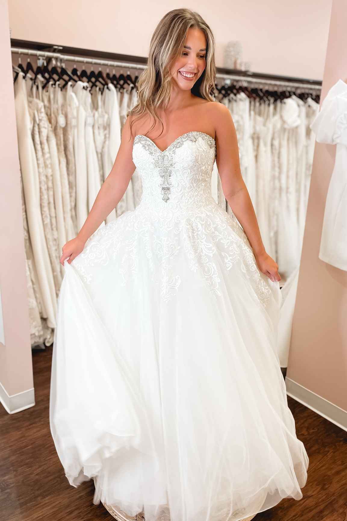 A-Linien-Brautkleid aus Spitze mit Applikation und Herzausschnitt und Strass