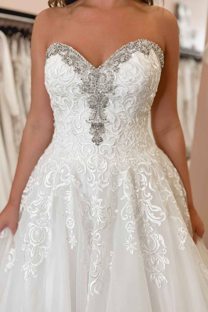A-Linien-Brautkleid aus Spitze mit Applikation und Herzausschnitt und Strass