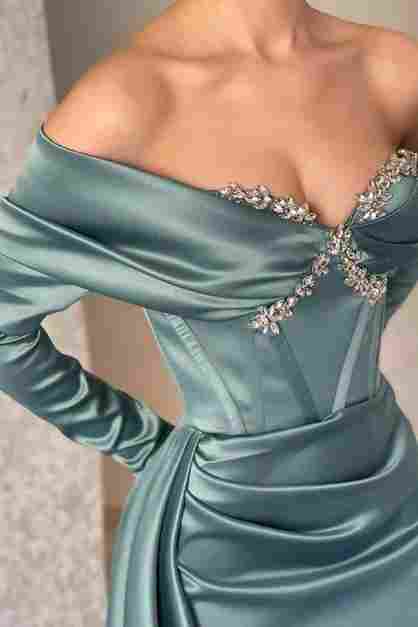 Sweetheart Mermaid Long Sleeves Prom Dress with Rhinestone Ruffles