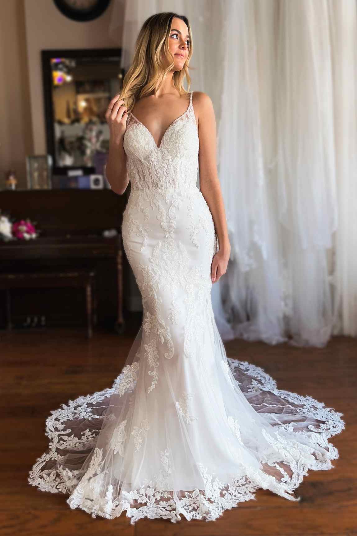 Romantic V-Neck Mermiad Lace Wedding Dress with Applique