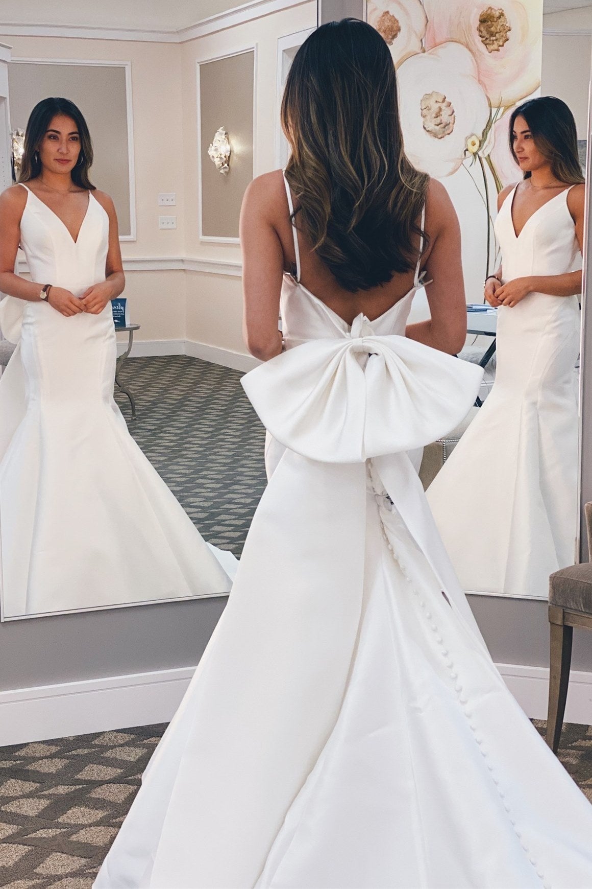 Ivory V-Neck Bow-Back Trumpet Long Wedding Dress