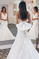 Ivory V-Neck Bow-Back Trumpet Long Wedding Dress