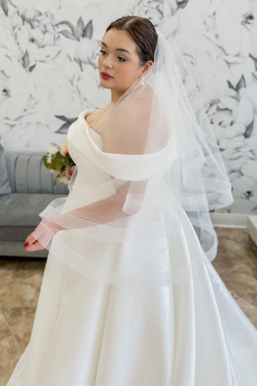 Elegantes, schulterfreies, langes Brautkleid in A-Linie in Elfenbein mit Taschen