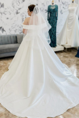 Elegantes, schulterfreies, langes Brautkleid in A-Linie in Elfenbein mit Taschen
