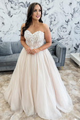 Ivory Tulle Appliques Sweetheart A-Line Long Wedding Dress