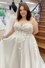 White Chiffon Strapless Appliques A-line Long Wedding Dress