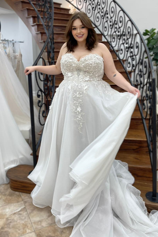 White Chiffon Strapless Appliques A-line Long Wedding Dress