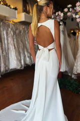 Minimalist Plunging V-Neck Trumpet Satin Bridal Gown with Backless