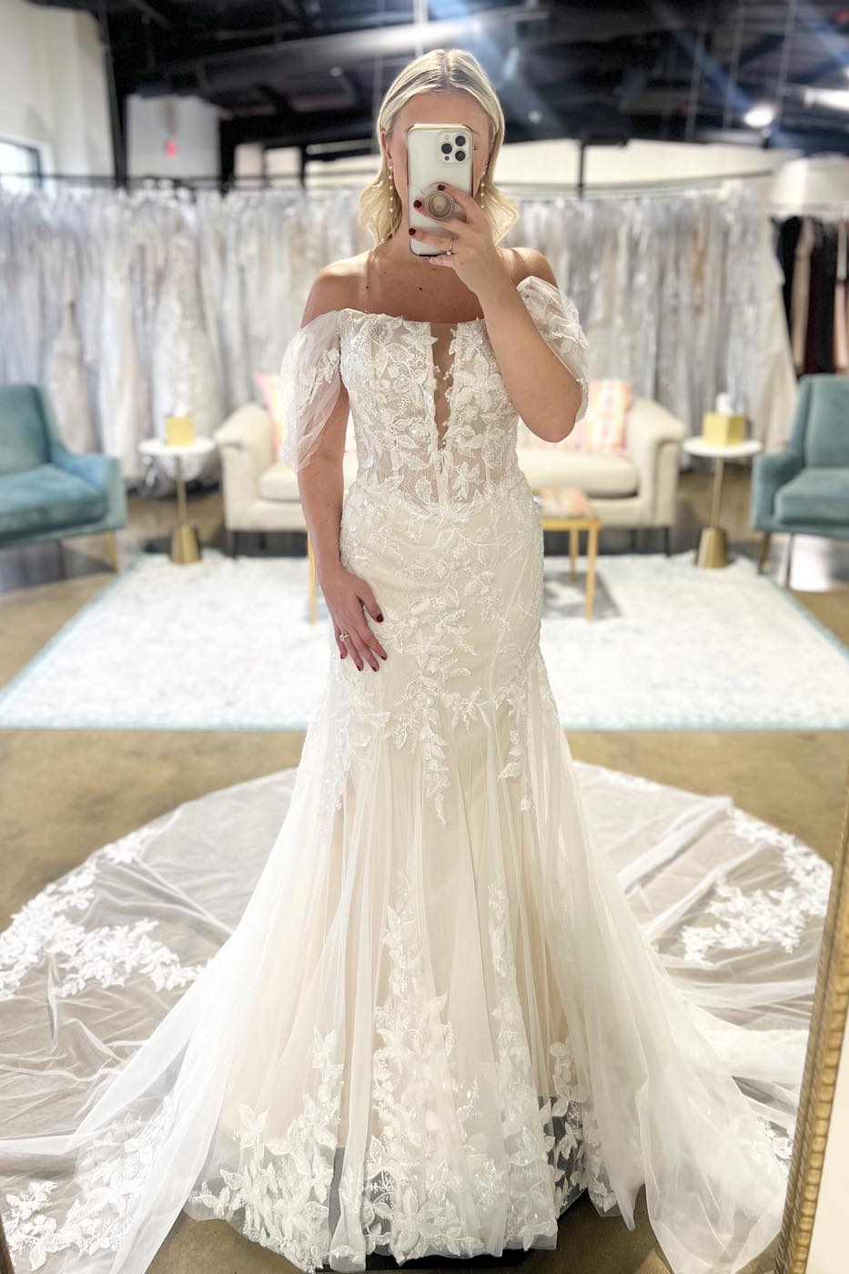 Elegant Lace Off the Shoulder Mermaid Applique Wedding Dress