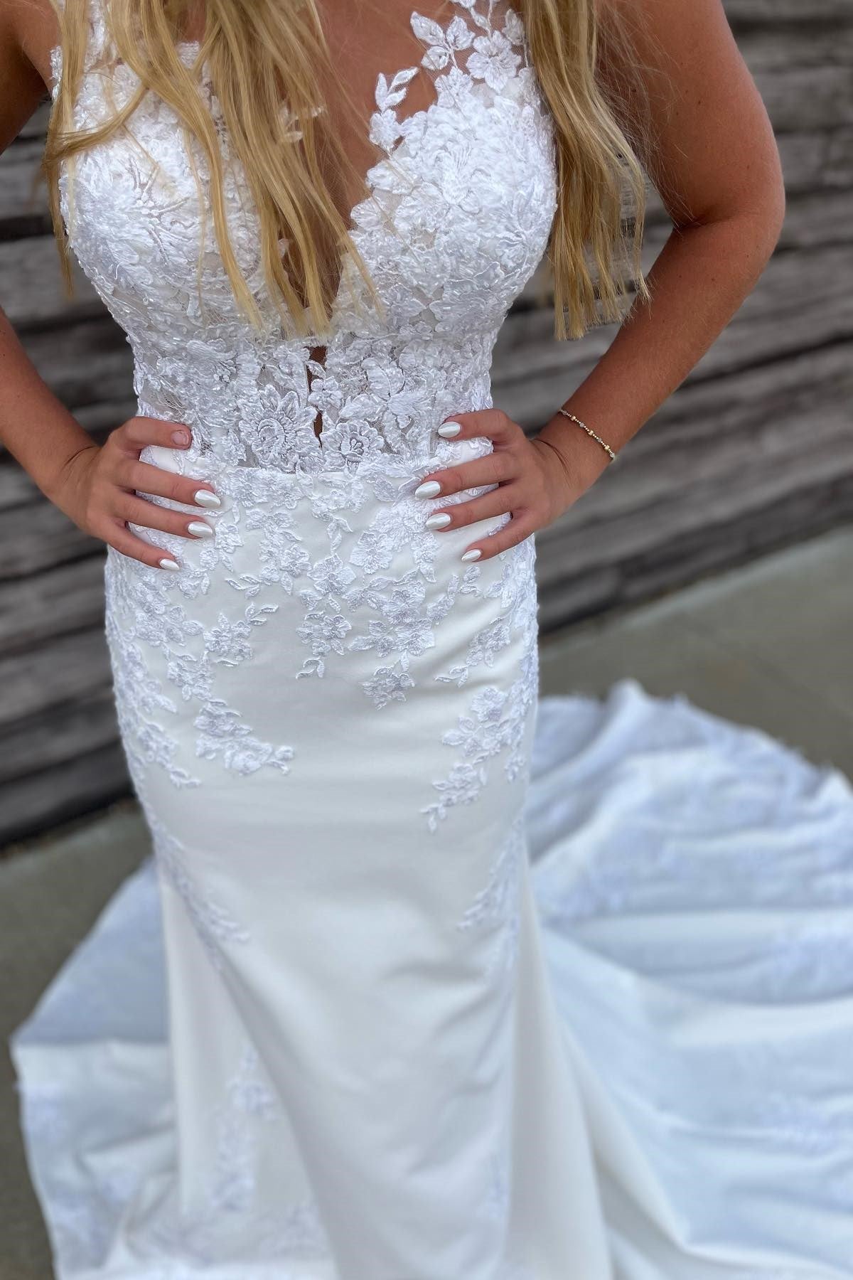 White Appliques Open Back Mermaid Long Bridal Gown