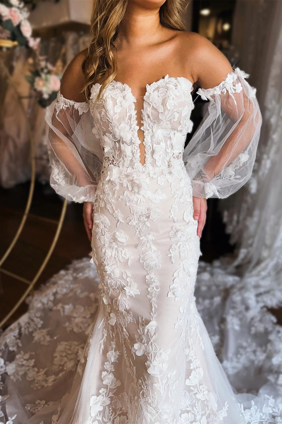Off-White Appliques Backless Trumpet Long Wedding Dress V-Neck main image 0