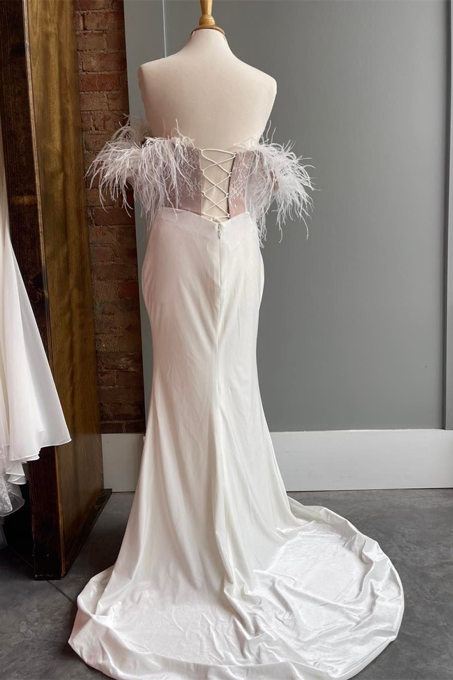 White Sweetheart Lace-Up Long Wedding Dress with Feathers