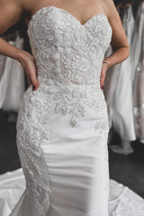 White Sweetheart Appliques Trumpet Long Wedding Dress