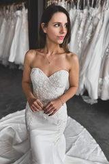 White Sweetheart Appliques Trumpet Long Wedding Dress