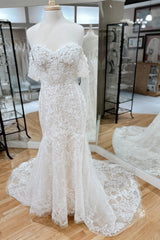 Ivory Appliques Off-the-Shoulder Trumpet Wedding Dress