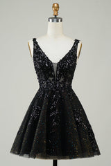 Glitter Applique V-Neck A-Line Homecoming Dress in black