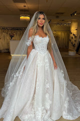 Elegant White Appliques A-line Lace Long Wedding Dress with 3D Petals