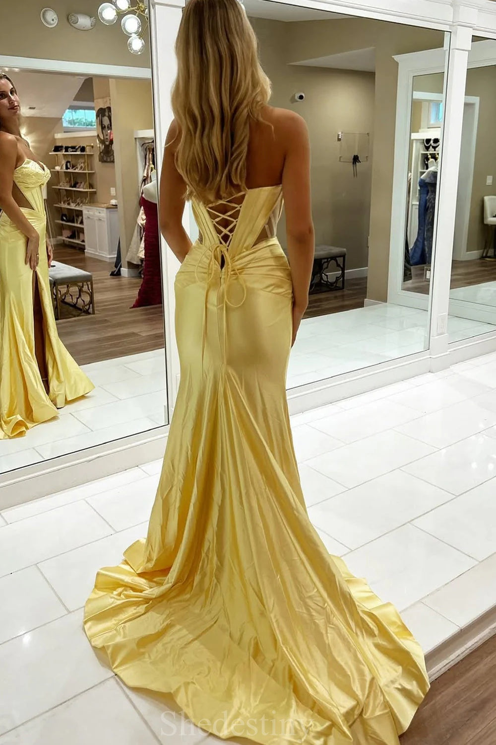 Königsblaues, perlenbesetztes, langes Meerjungfrauen-Ballkleid mit Schlüsselloch und Schlitz