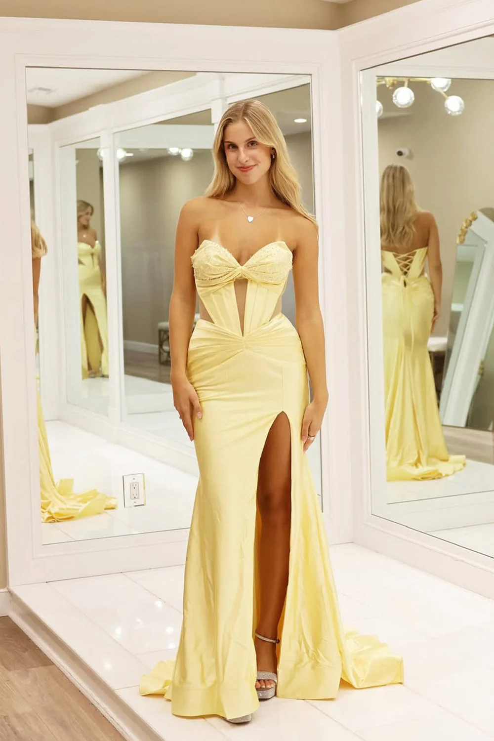 Königsblaues, perlenbesetztes, langes Meerjungfrauen-Ballkleid mit Schlüsselloch und Schlitz
