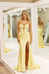 Königsblaues, perlenbesetztes, langes Meerjungfrauen-Ballkleid mit Schlüsselloch und Schlitz