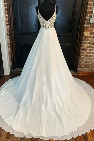 Schlichtes weißes Brautkleid in A-Linie mit Trägern und V-Ausschnitt