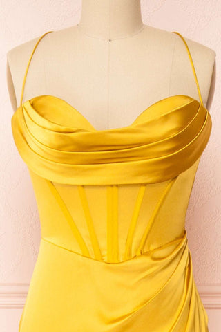 Gelbes langes formelles Kleid mit Wasserfallausschnitt, Schnürung am Rücken und Schlitz