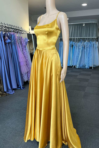 Schlichtes goldenes Ballkleid in A-Linie mit Rundhalsausschnitt