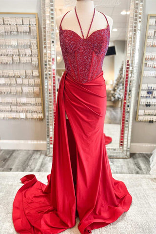 Rotes, perlenbesetztes, langes Abendkleid im Meerjungfrau-Stil mit Schlitz