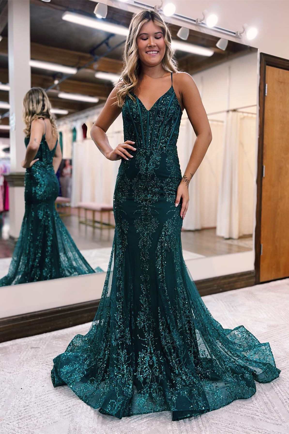 Hunter Green Tulle Lace V-Neck Trumpet Long Formal Gown