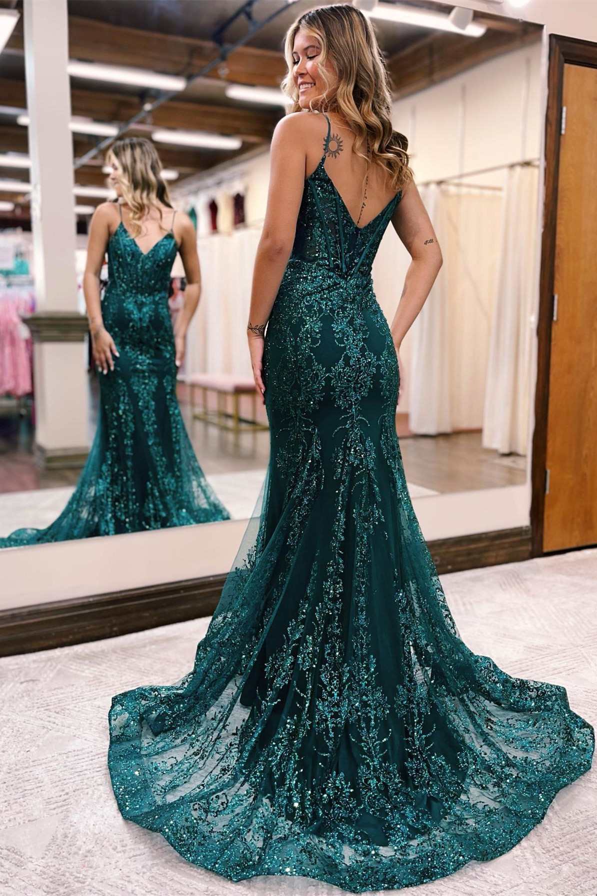 Hunter Green Tulle Lace V-Neck Trumpet Long Formal Gown