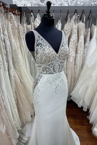 Mermaid White Lace V-Neck Long Wedding Dress